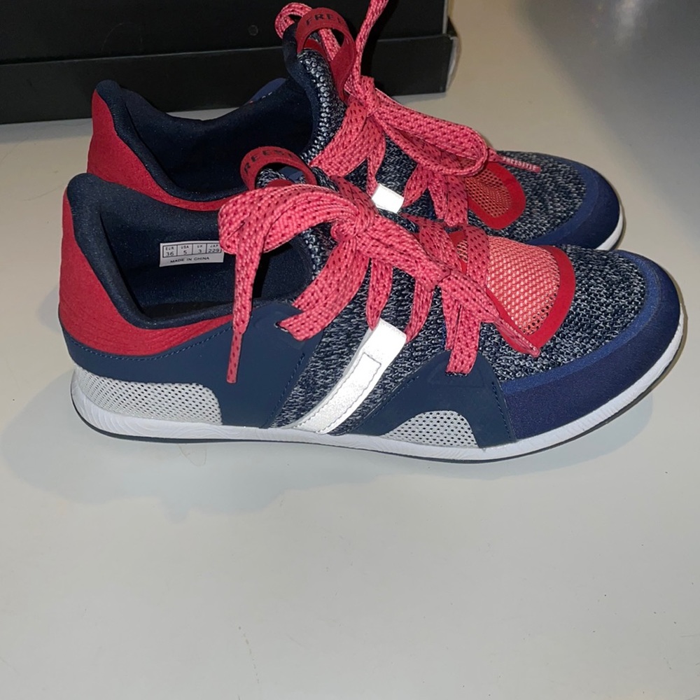 NWOT COOLWAY SNEAKERS